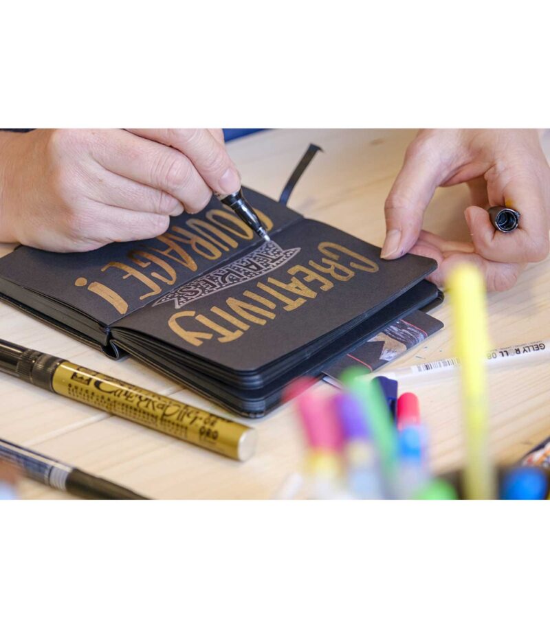 Sakura-Sketchbooks-black-mplok-xartia-Art&Colour