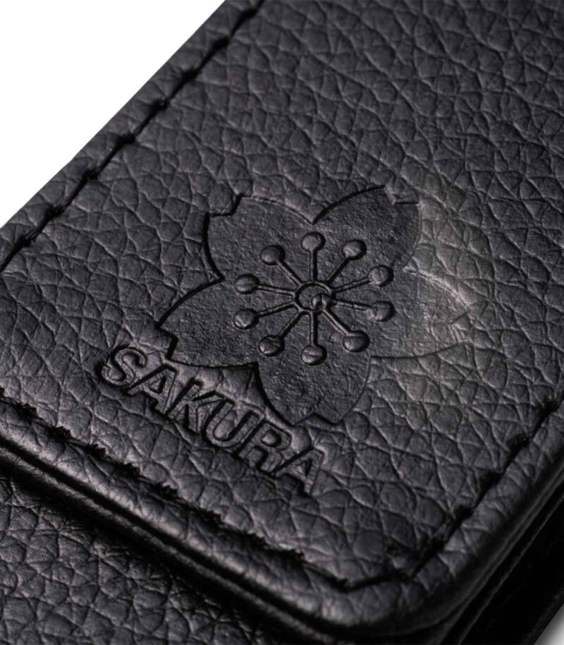 Σετ 3 Μαρκαδοράκια Sakura Pigma Black and Gold (Με Θήκη). Δερμάτινη θήκη λεπτομέρεια