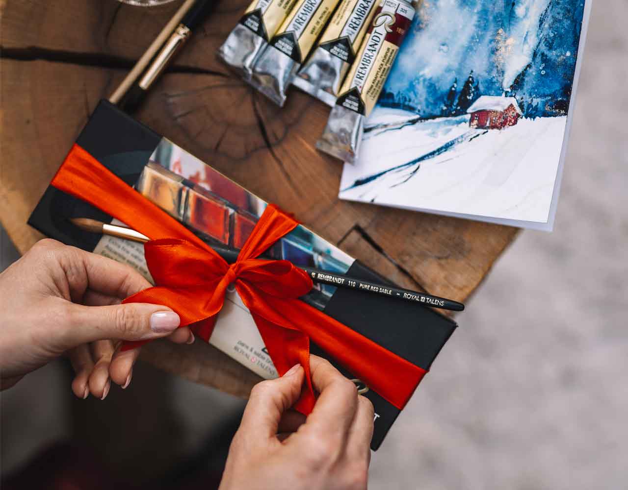 GiftIdeas-Christmas-2024-Art&Colour-Home-Banner Συλλογή προϊόντων υψηλής ποιότητας για καλλιτεχνικά δώρα, συμπεριλαμβανομένων υλικών ζωγραφικής και ειδών χειροτεχνίας