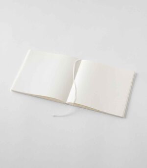 15347006-simeiomatario-tetragono-notebook-MD-Cottong-Square-Midori-MD-Paper-Art&Colour-Open