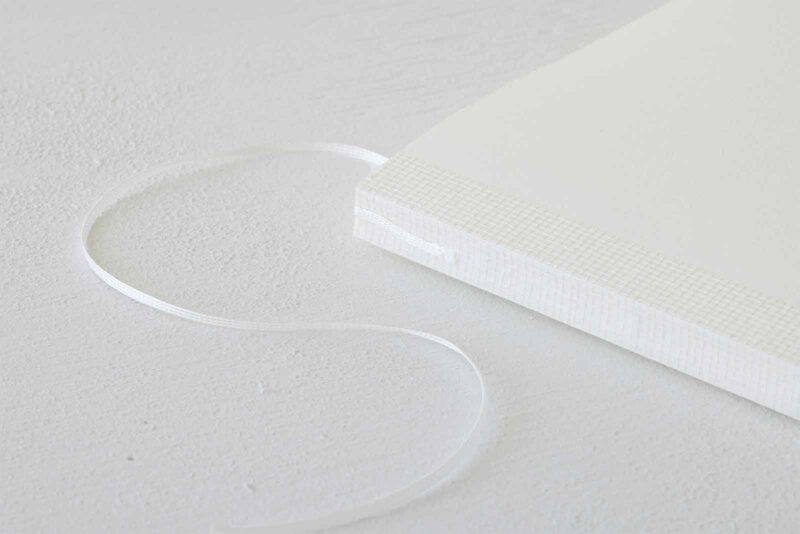 15347006-simeiomatario-tetragono-notebook-MD-Cottong-Square-Midori-MD-Paper-Art&Colour-Open-Corner