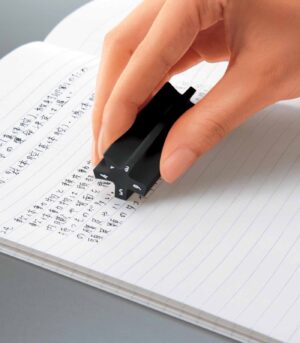 White-Eraser-MILLIKESHI-Kokuyo-Art&Colour-In use2